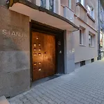 Extravaganzzo - Super Central One Bedroom Modern Apartment